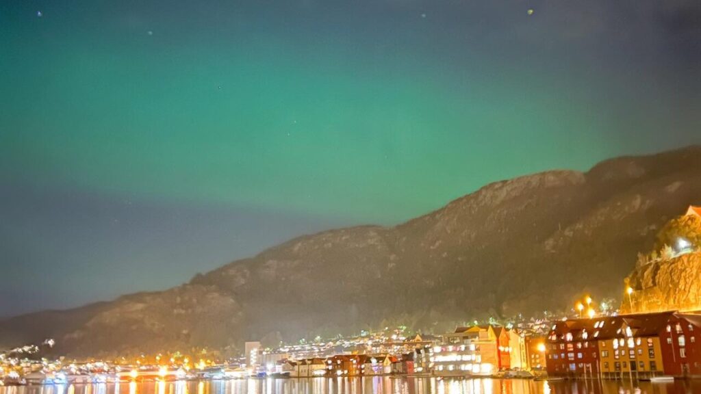 Aurora boreal em Bergen. Algo raro. Foto do arquivo pessoal.